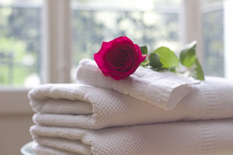 hotel-PEILLE-min_towel_rose_clean_care_salon_spa_white_bath-731641